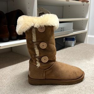 Ugg size 9 tan boots with fur liner